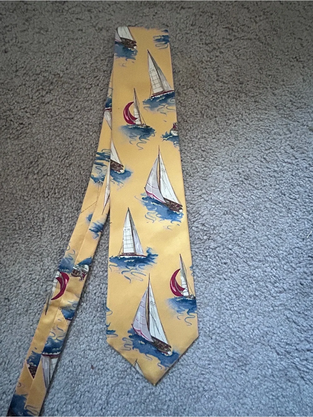 vintage 417 by Van Heusen yellow silk necktie